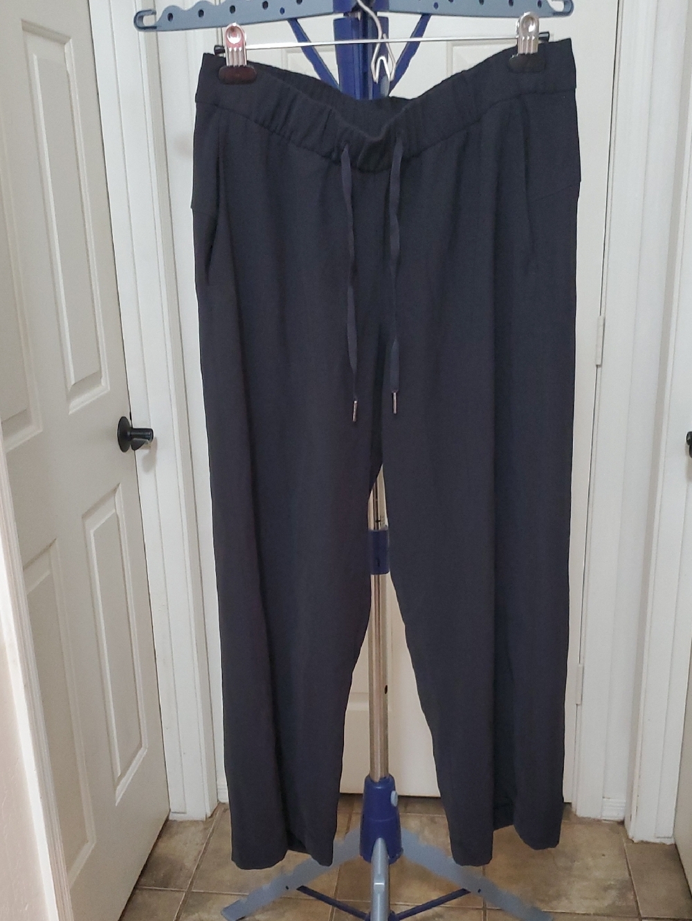 lululemon Black Elastic Waist Drawstring Pants
